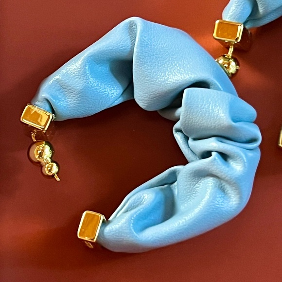 🌺🎉HP🎉🌺 NWT Cult Gaia Sanura Earrings Ice Blue - Picture 6 of 16